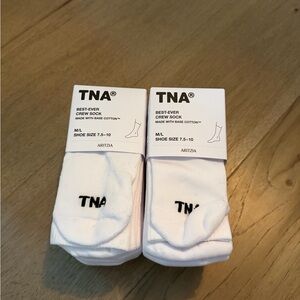 2 TNA PACK Classic White Crew Socks